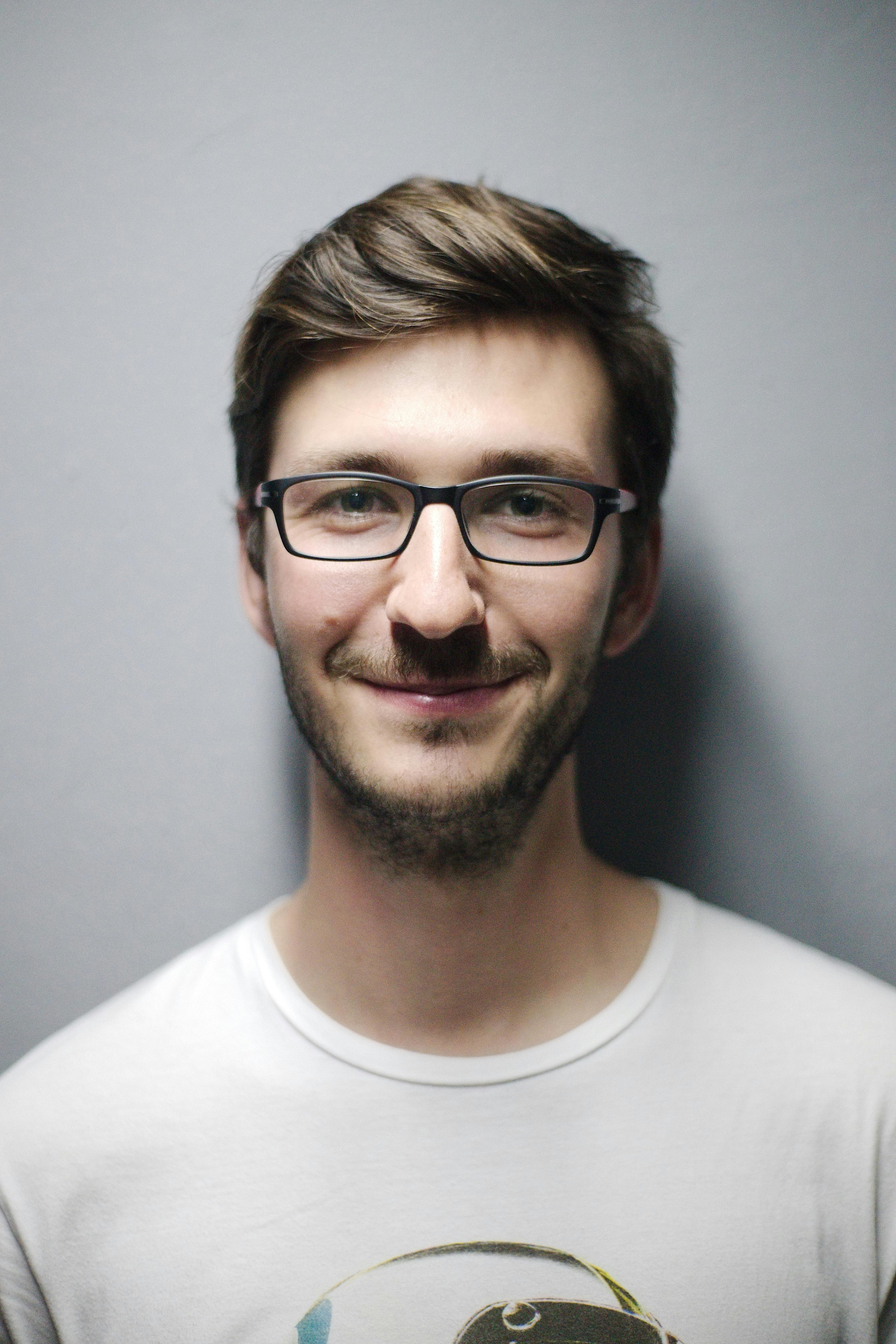 <script>alert('hello')</script>